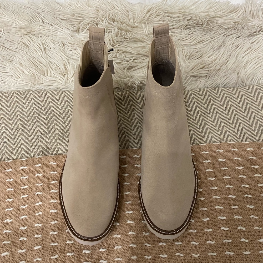 Brand New in Box Dolce Vita Chelsea boots